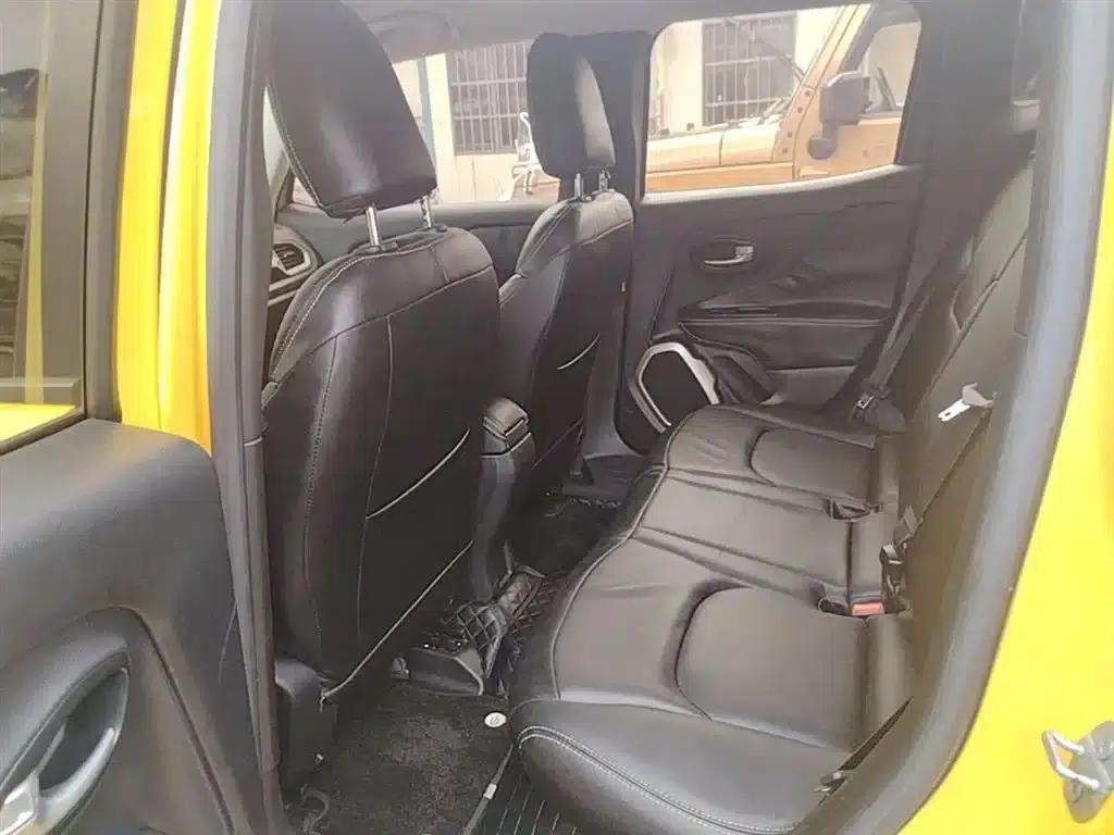 Jeep Renegade 2017 180T Automatic Dynamic Edition+ — миниатюра 17