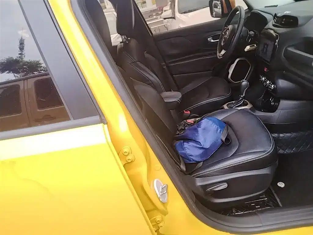 Jeep Renegade 2017 180T Automatic Dynamic Edition+ — миниатюра 25