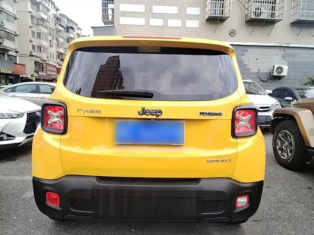 Jeep Renegade 2017 180T Automatic Dynamic Edition+ — миниатюра 6