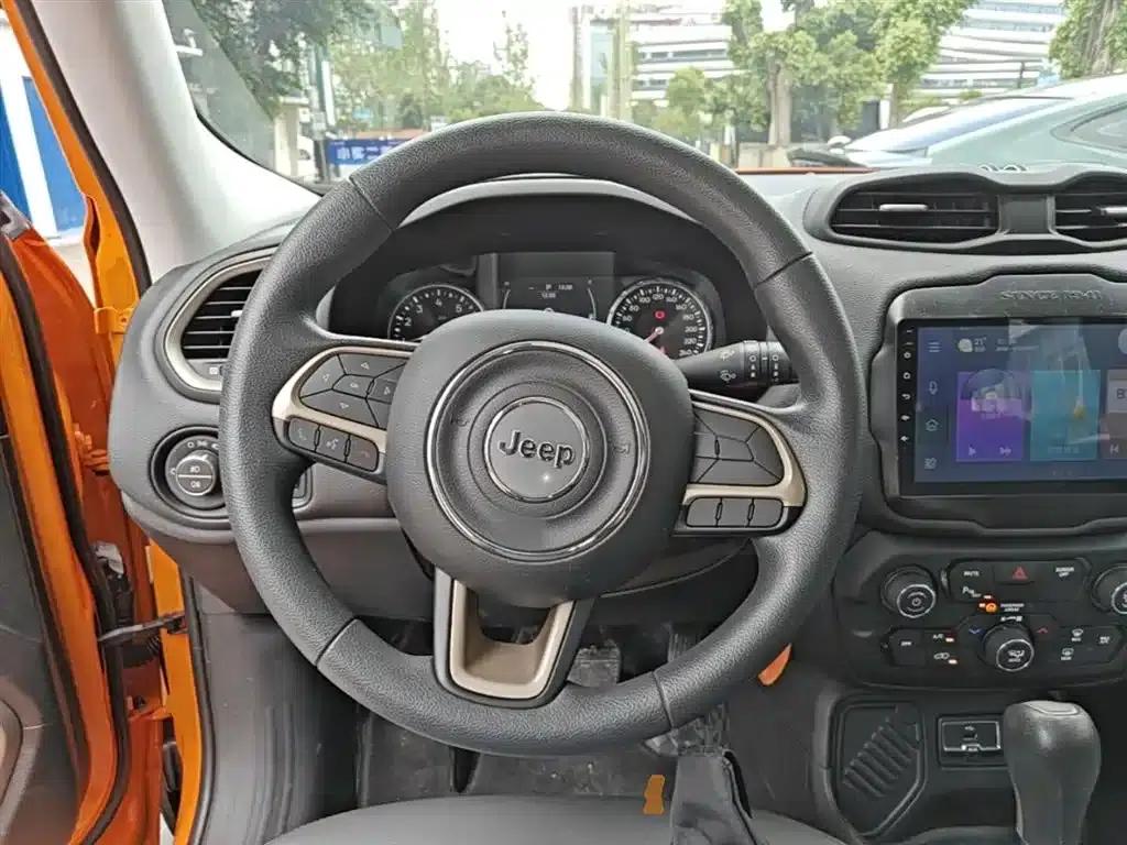 Jeep Renegade 2018 Connected Large Screen Edition 180T Automatic High-Performance Edition — миниатюра 11