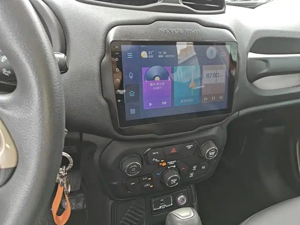 Jeep Renegade 2018 Connected Large Screen Edition 180T Automatic High-Performance Edition — миниатюра 13