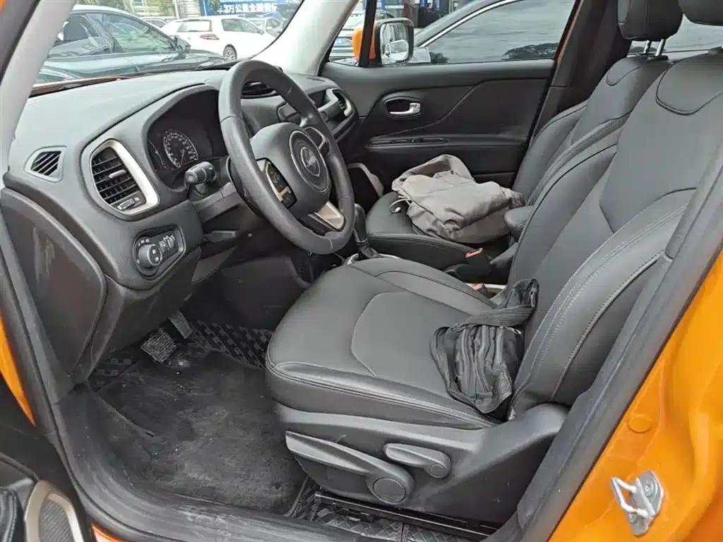 Jeep Renegade 2018 Connected Large Screen Edition 180T Automatic High-Performance Edition — миниатюра 15
