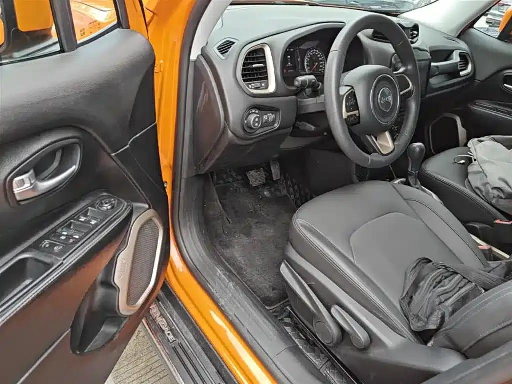 Jeep Renegade 2018 Connected Large Screen Edition 180T Automatic High-Performance Edition — миниатюра 16