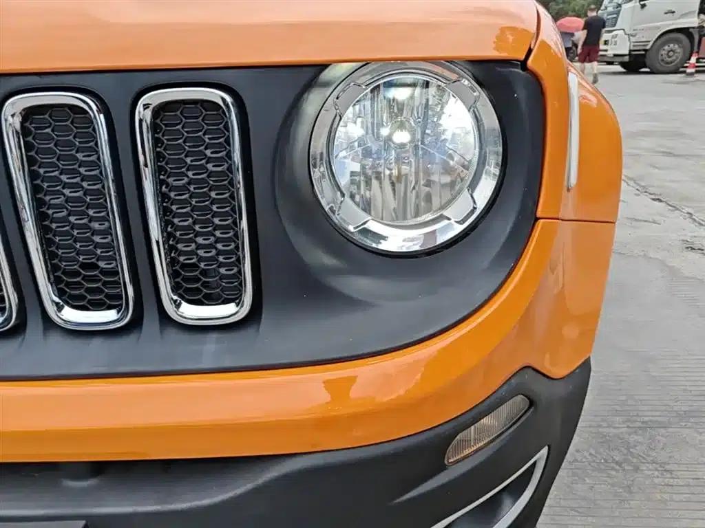 Jeep Renegade 2018 Connected Large Screen Edition 180T Automatic High-Performance Edition — миниатюра 24