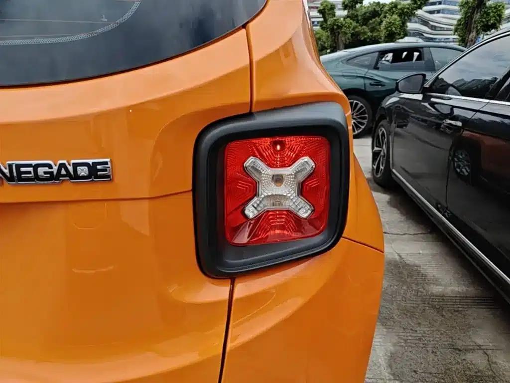 Jeep Renegade 2018 Connected Large Screen Edition 180T Automatic High-Performance Edition — миниатюра 8