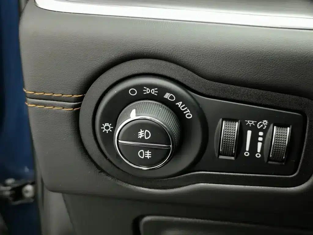 Grand Commander 2018 2.0T 4WD Premium Edition (National V Emission Standard) — миниатюра 21