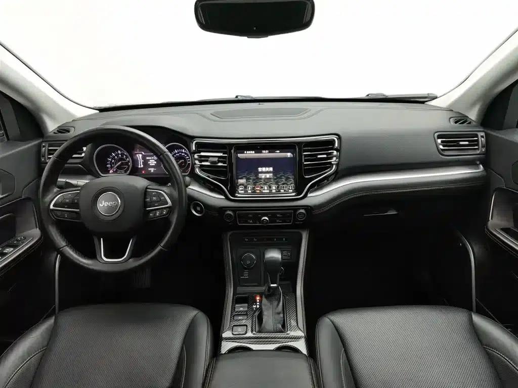 Grand Commander 2018 2.0T 4WD Premium Edition (National V Emission Standard) — миниатюра 5