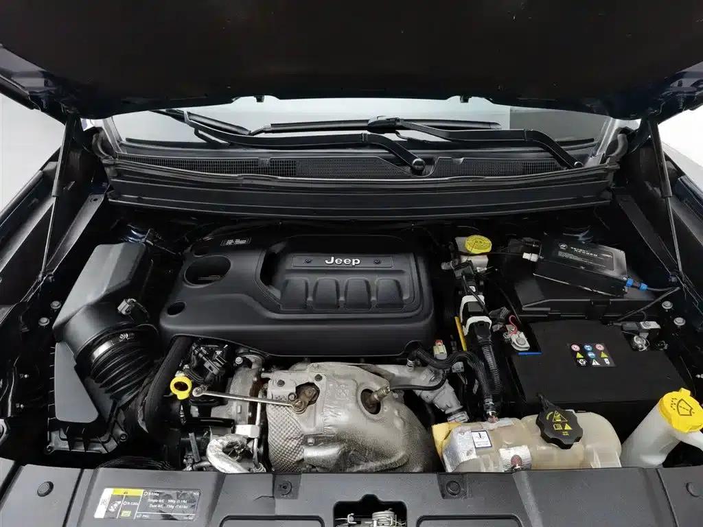 Grand Commander 2018 2.0T 4WD Premium Edition (National V Emission Standard) — миниатюра 6
