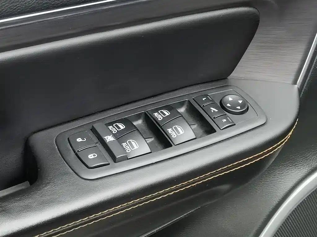 Grand Commander 2018 2.0T 4WD Premium Edition (National V Emission Standard) — миниатюра 9