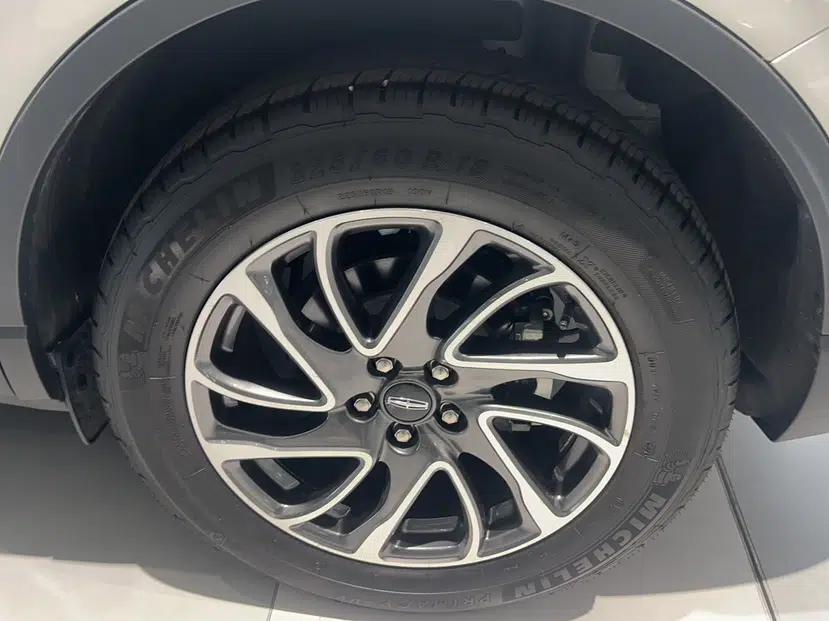 Lincoln Corsair 2022 2.0T Two-Wheel Drive Deluxe Edition — миниатюра 11