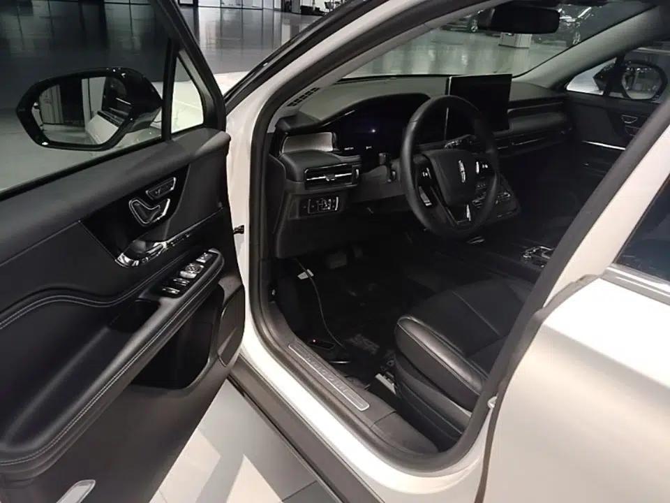 Lincoln Corsair 2022 2.0T Two-Wheel Drive Deluxe Edition — миниатюра 19