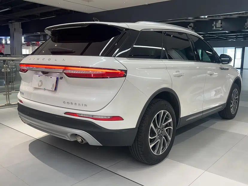 Lincoln Corsair 2022 2.0T Two-Wheel Drive Deluxe Edition — миниатюра 4
