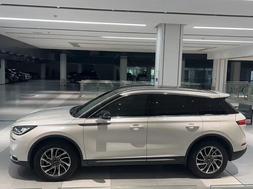 Lincoln Corsair 2022 2.0T Two-Wheel Drive Deluxe Edition — миниатюра 6