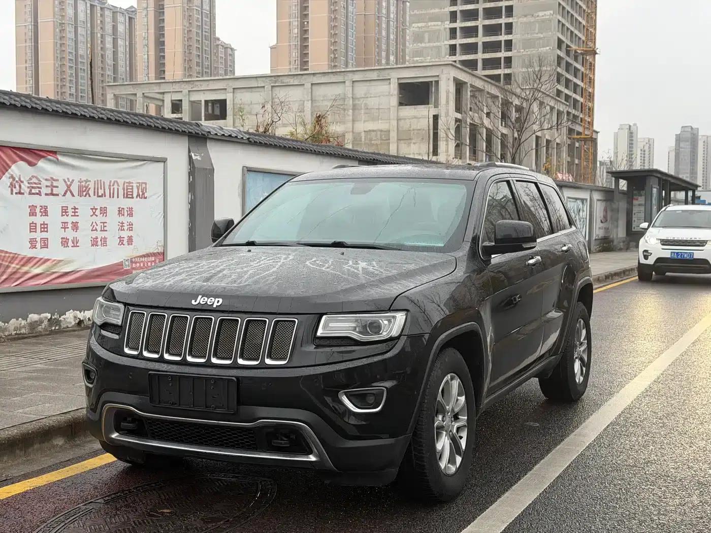 2015 Jeep Grand Cherokee (Imported) 3.6L Luxury Navigation Edition — миниатюра 1
