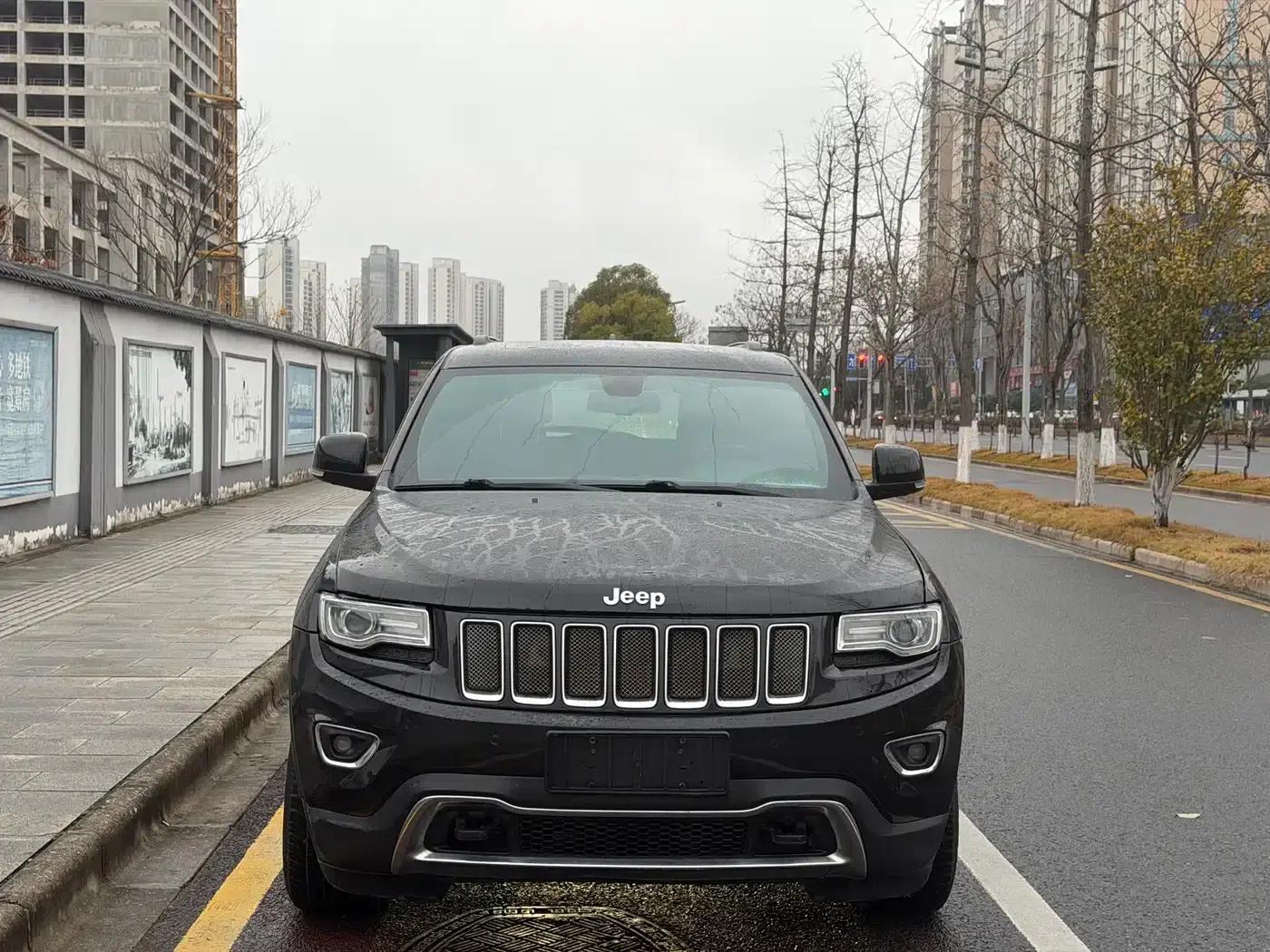 2015 Jeep Grand Cherokee (Imported) 3.6L Luxury Navigation Edition — миниатюра 2
