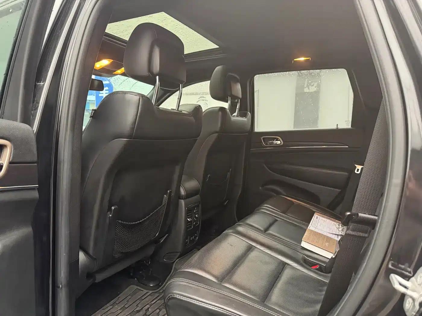 2015 Jeep Grand Cherokee (Imported) 3.6L Luxury Navigation Edition — миниатюра 12