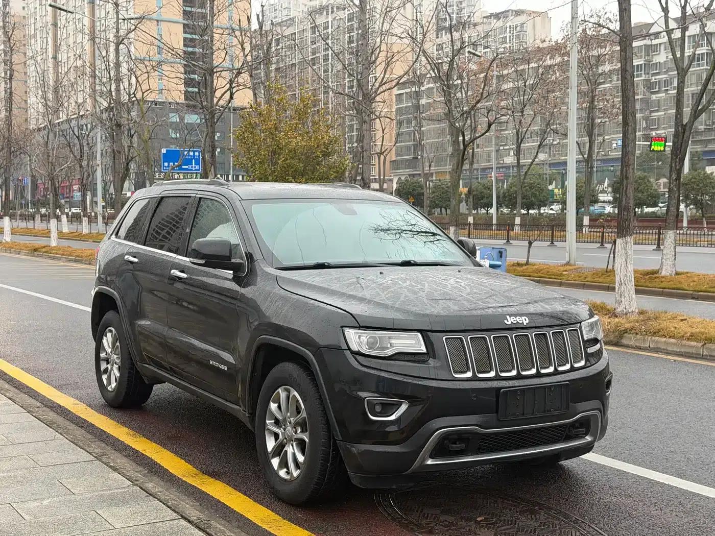 2015 Jeep Grand Cherokee (Imported) 3.6L Luxury Navigation Edition — миниатюра 3