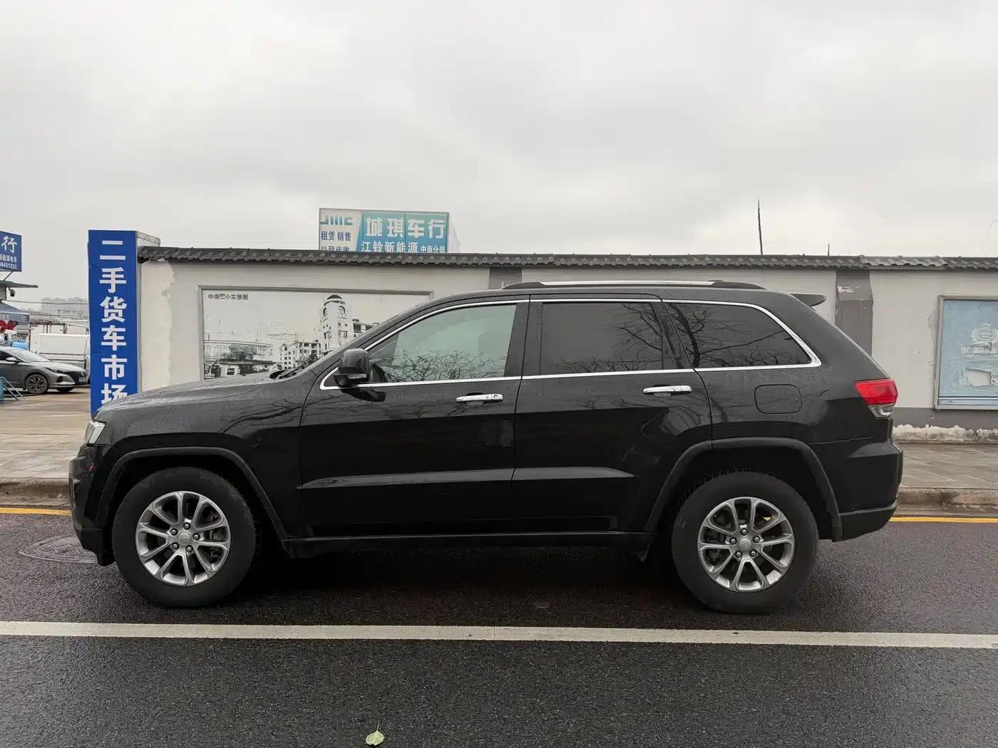 2015 Jeep Grand Cherokee (Imported) 3.6L Luxury Navigation Edition — миниатюра 4