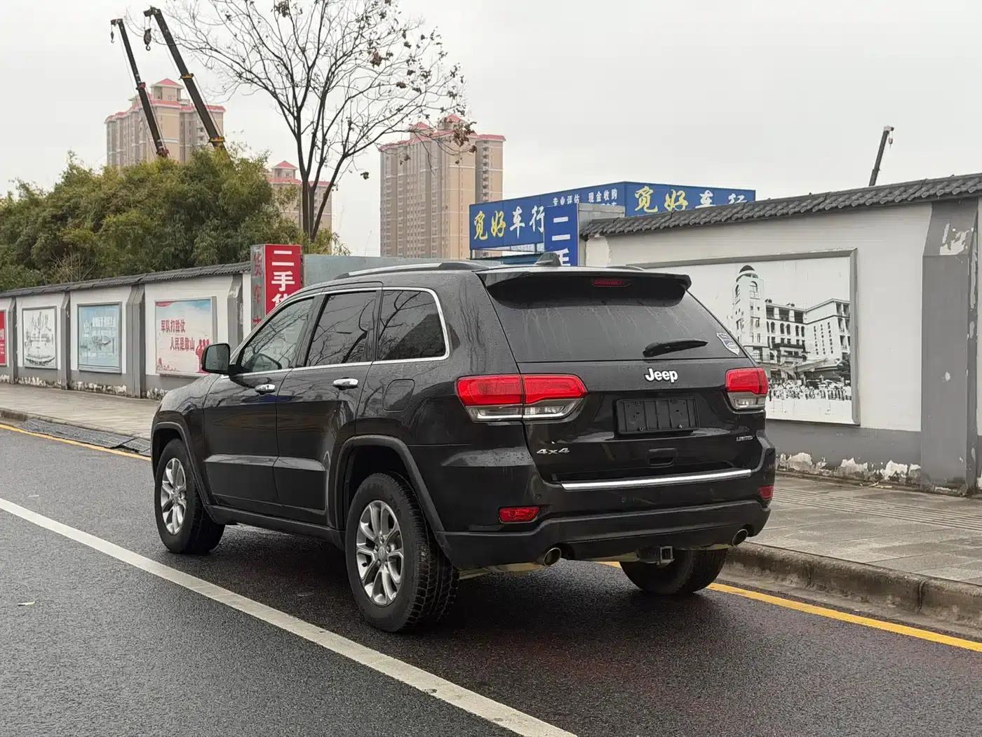 2015 Jeep Grand Cherokee (Imported) 3.6L Luxury Navigation Edition — миниатюра 5