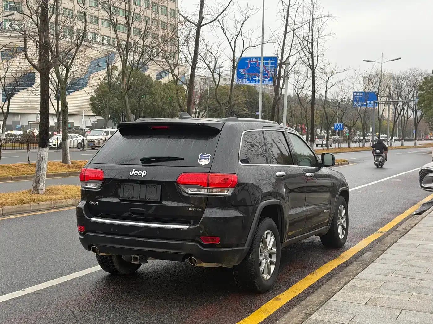 2015 Jeep Grand Cherokee (Imported) 3.6L Luxury Navigation Edition — миниатюра 7