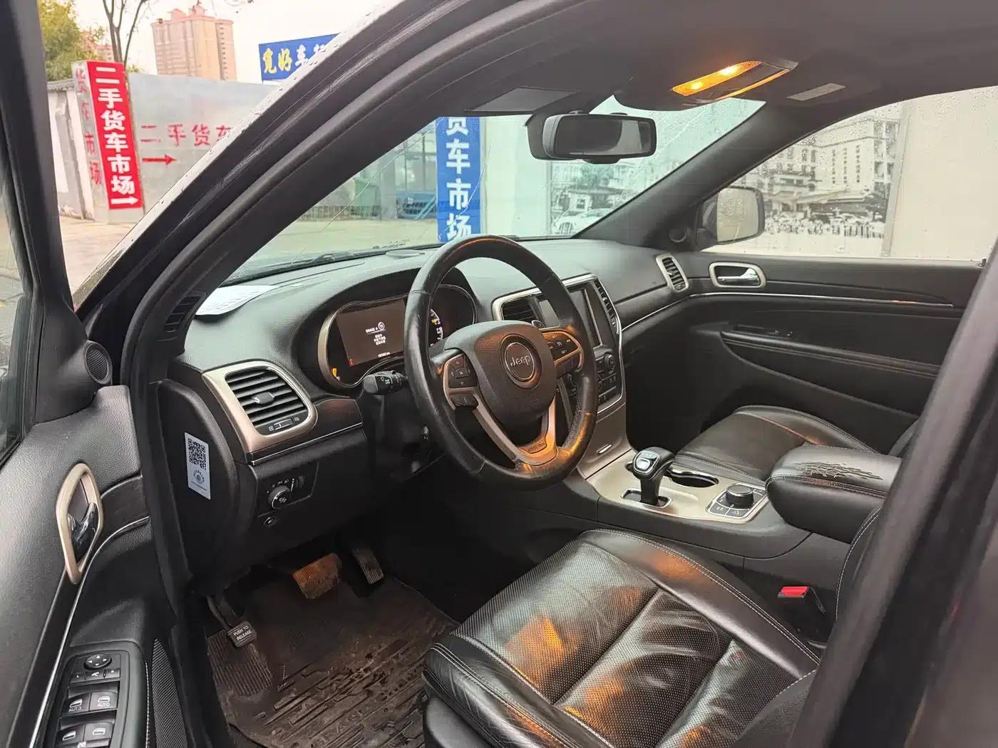 2015 Jeep Grand Cherokee (Imported) 3.6L Luxury Navigation Edition — миниатюра 9