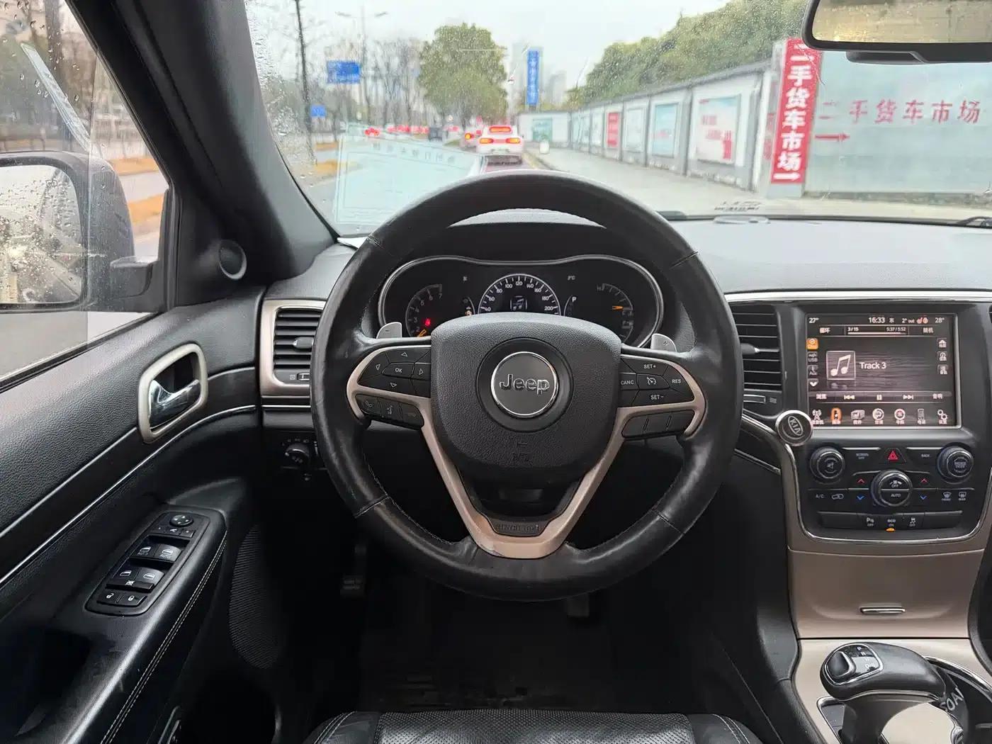 2015 Jeep Grand Cherokee (Imported) 3.6L Luxury Navigation Edition — миниатюра 10