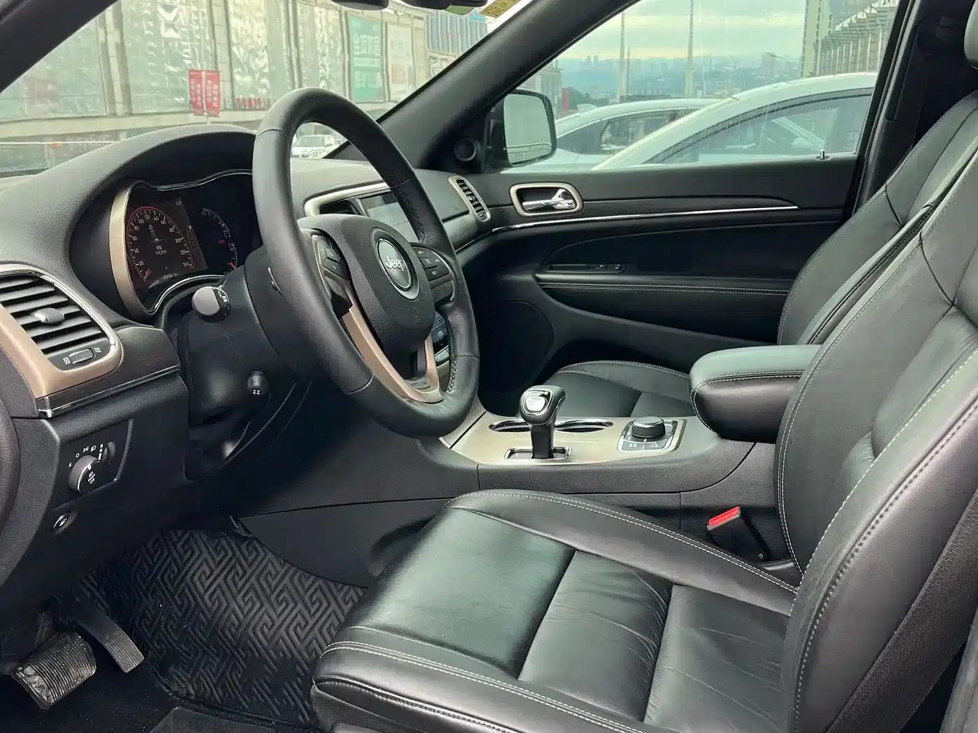 2015 Jeep Grand Cherokee Imported 3.0TD Diesel Comfort Navigation Edition — миниатюра 3