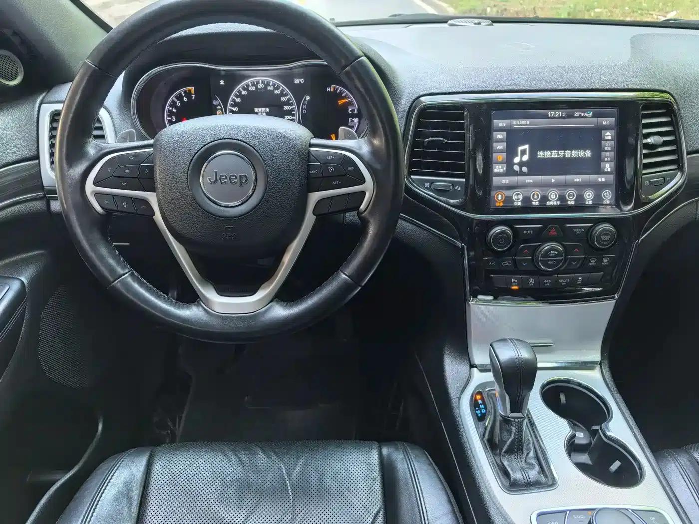 2021 Jeep Grand Cherokee 3.0L 80th Anniversary Edition (Imported) — миниатюра 12