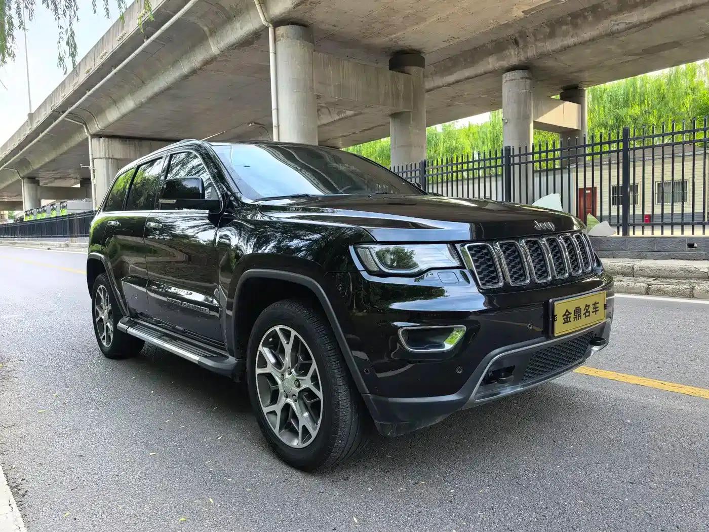 2021 Jeep Grand Cherokee 3.0L 80th Anniversary Edition (Imported) — миниатюра 3