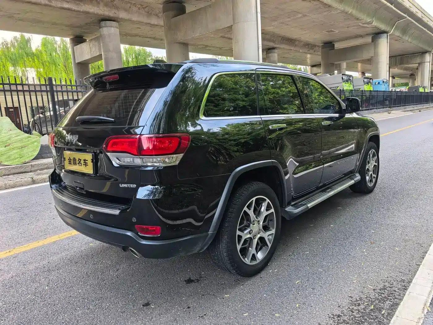 2021 Jeep Grand Cherokee 3.0L 80th Anniversary Edition (Imported) — миниатюра 5
