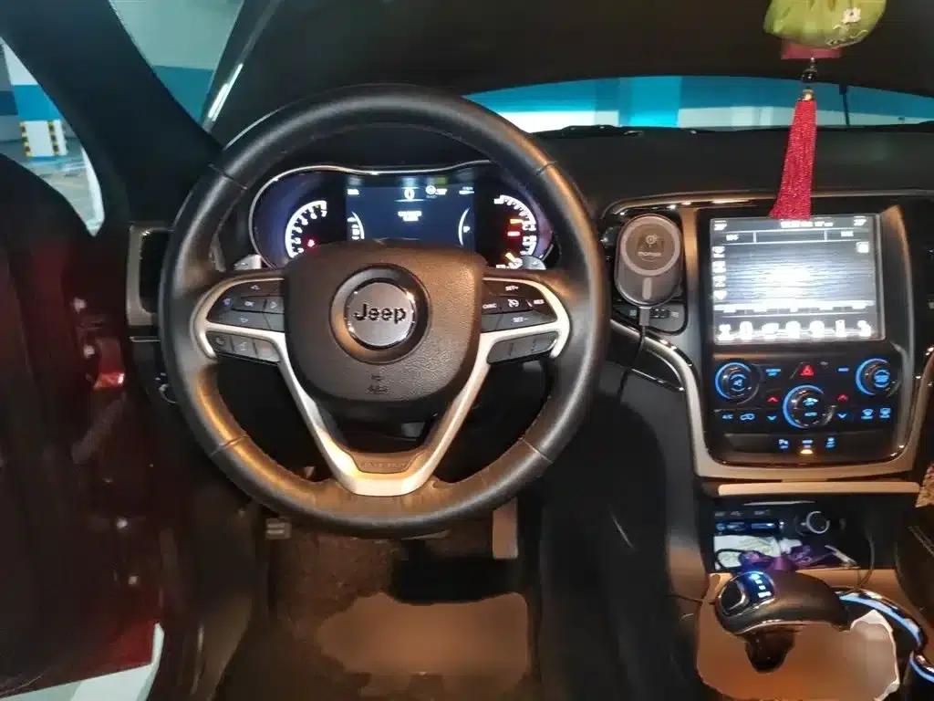 2014 Jeep Grand Cherokee Imported Model 3.6L Elite Navigation Edition — миниатюра 3