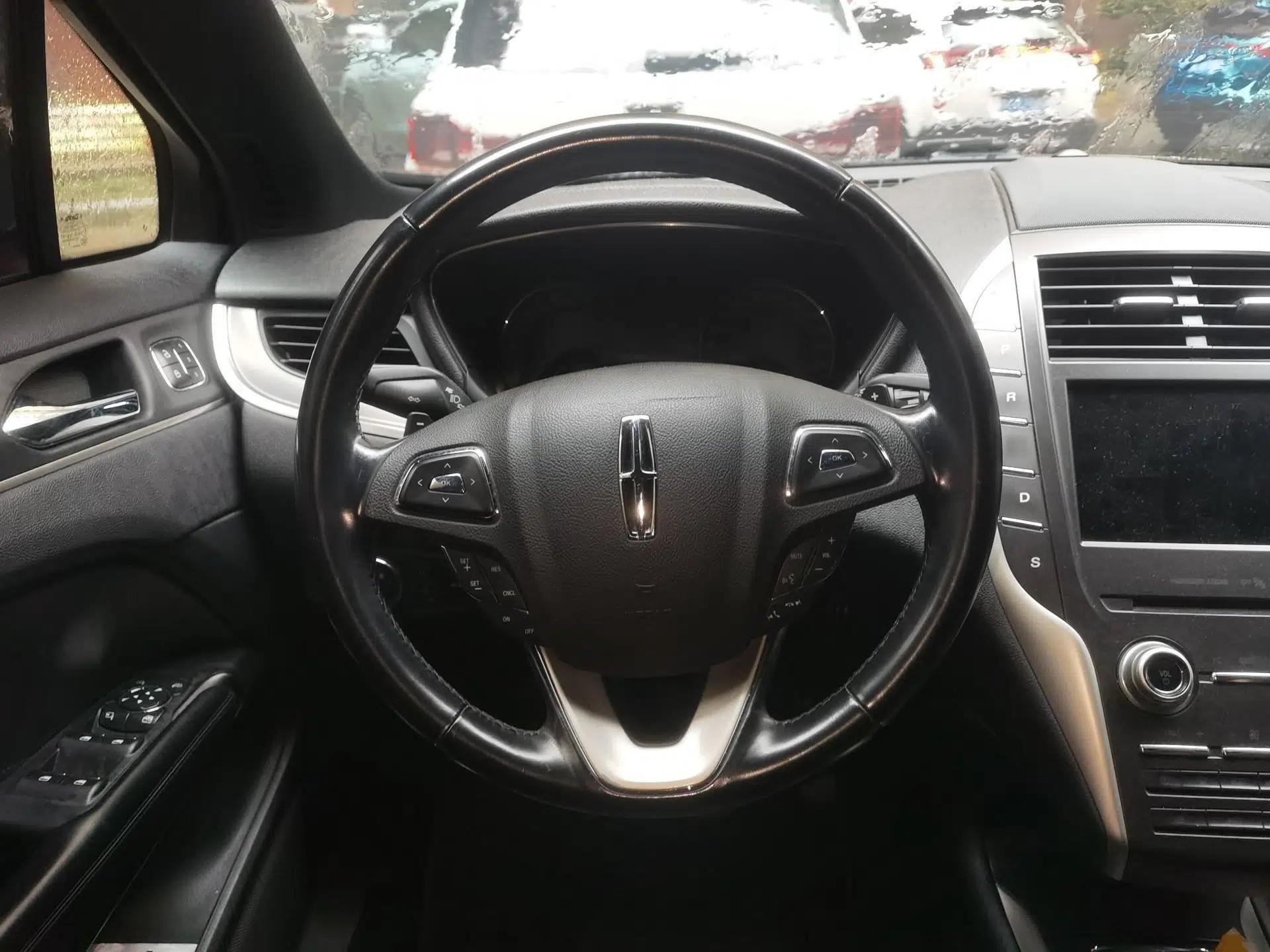 Lincoln MKC 2017 2.0T Two-Wheel Drive Deluxe Edition — миниатюра 11