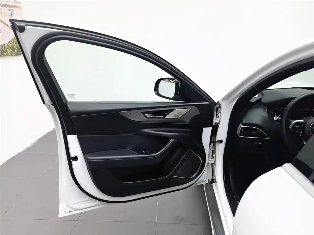 Jaguar XEL 2020 2.0T 200PS R-DYNAMIC Youth Sport Edition — миниатюра 8
