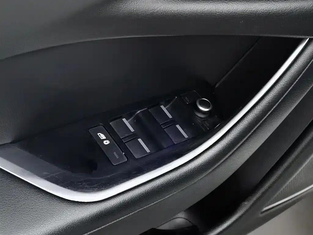 Jaguar XEL 2020 2.0T 200PS R-DYNAMIC Youth Sport Edition — миниатюра 9