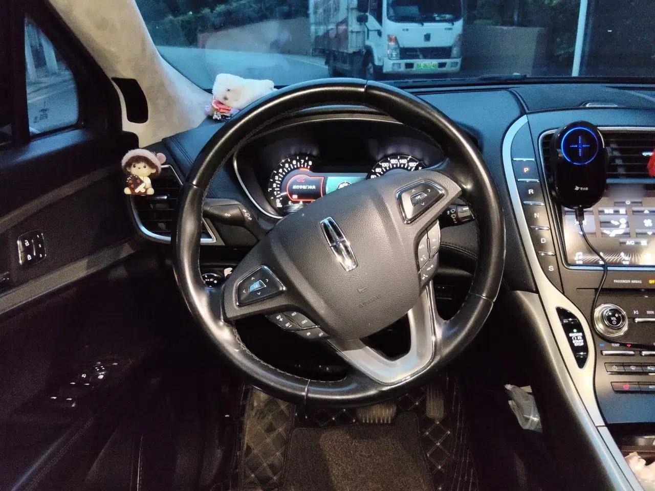 Lincoln MKX 2017 2.0T Two-Wheel Drive Deluxe Edition — миниатюра 11