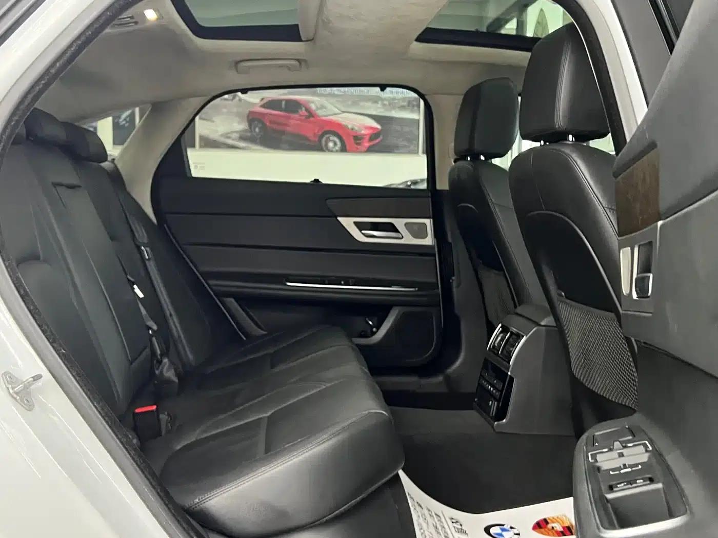 2017 Jaguar XFL 2.0T 240PS Luxury Edition — миниатюра 12