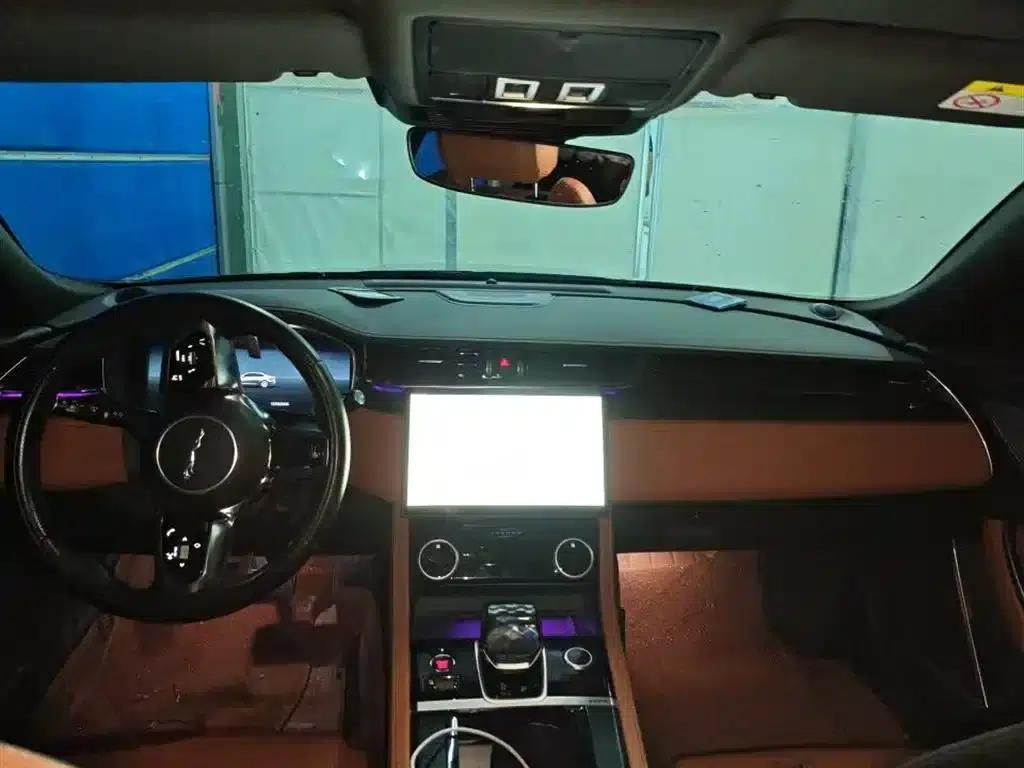 2023 Jaguar XFL 2.0T P250 2WD Elite Sport Gold Edition — миниатюра 4