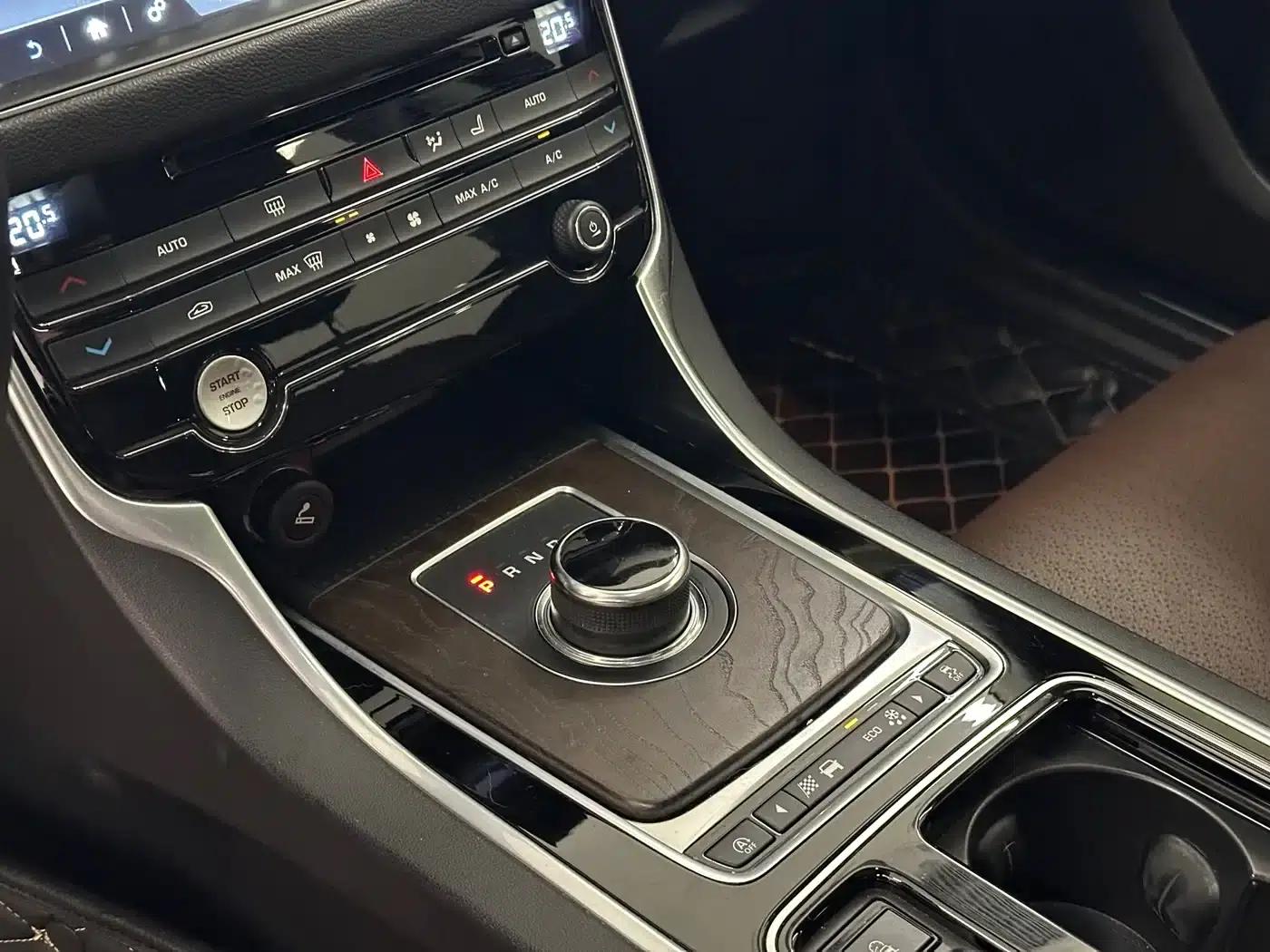 2018 Jaguar XFL 2.0T 250PS Luxury Edition — миниатюра 23
