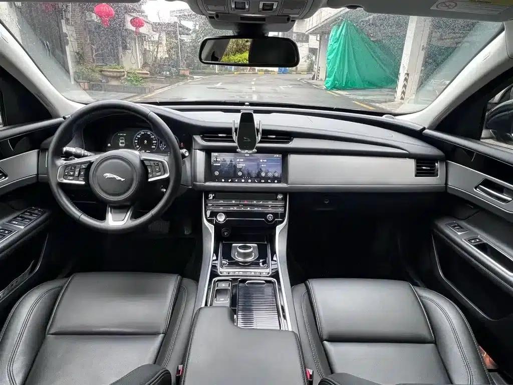 2020 Jaguar XFL 2.0T P200 2WD Racing Flag Edition — миниатюра 6