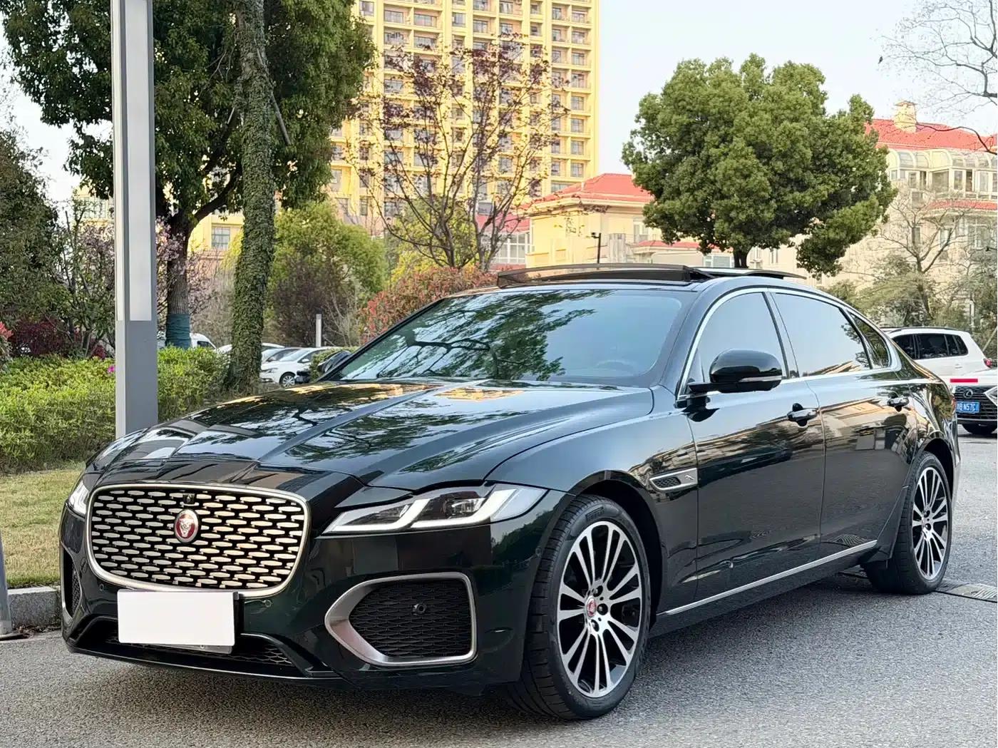 Jaguar XFL 2024 2.0T P250 2WD Luxury Edition — миниатюра 2