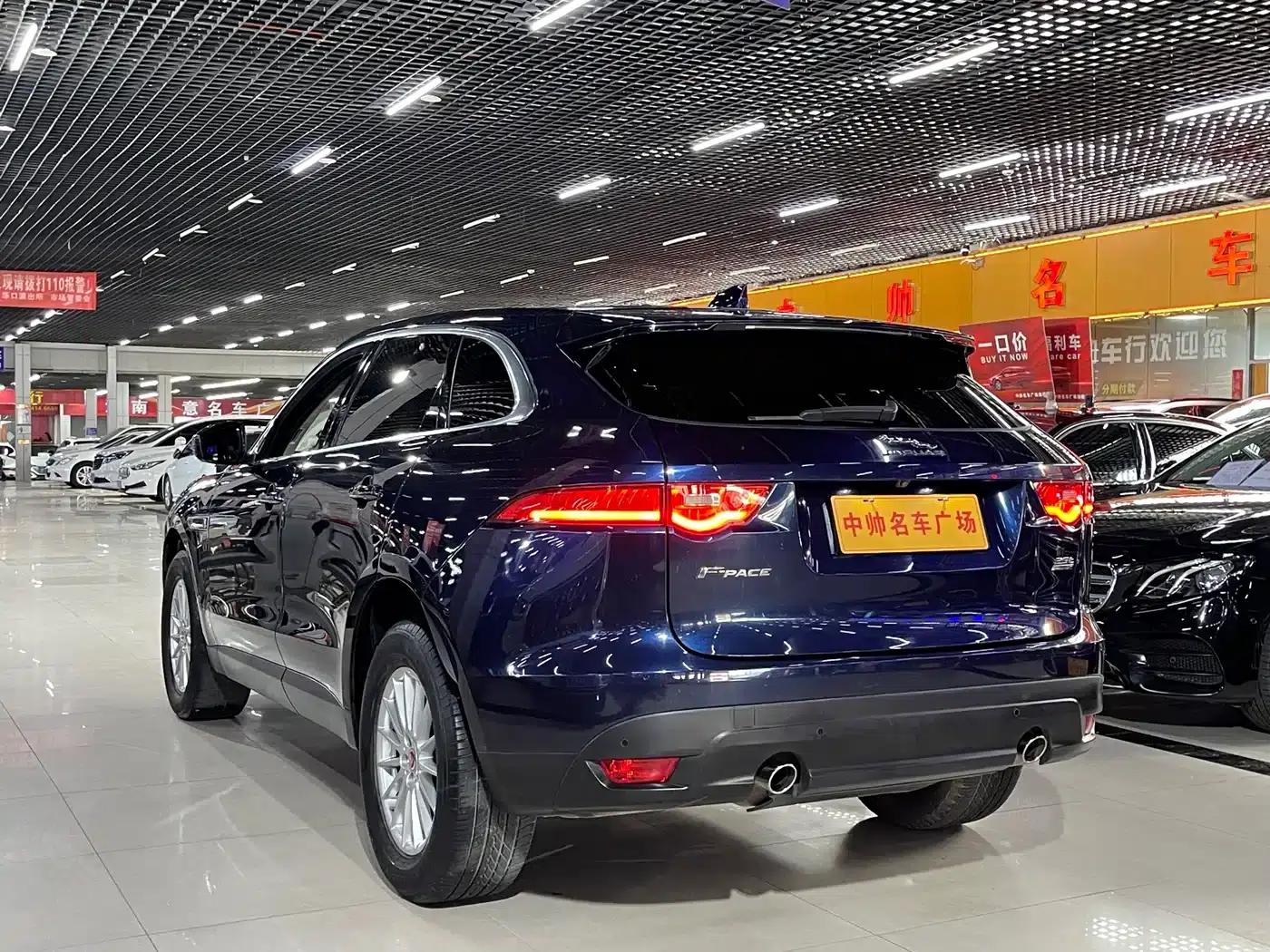 Jaguar F-PACE 2018 2.0T AWD Urban Luxury Edition — миниатюра 4