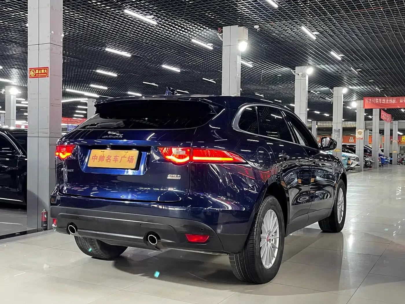 Jaguar F-PACE 2018 2.0T AWD Urban Luxury Edition — миниатюра 6