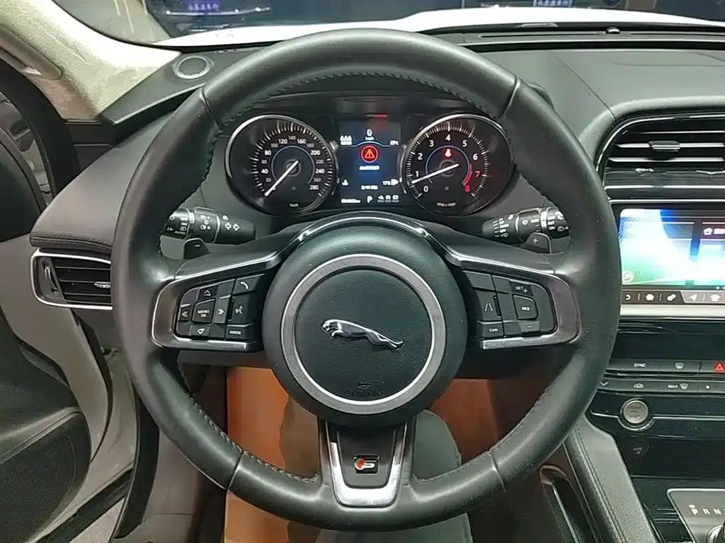 Jaguar F-PACE 2019 2.0T AWD Urban Luxury Edition — миниатюра 11