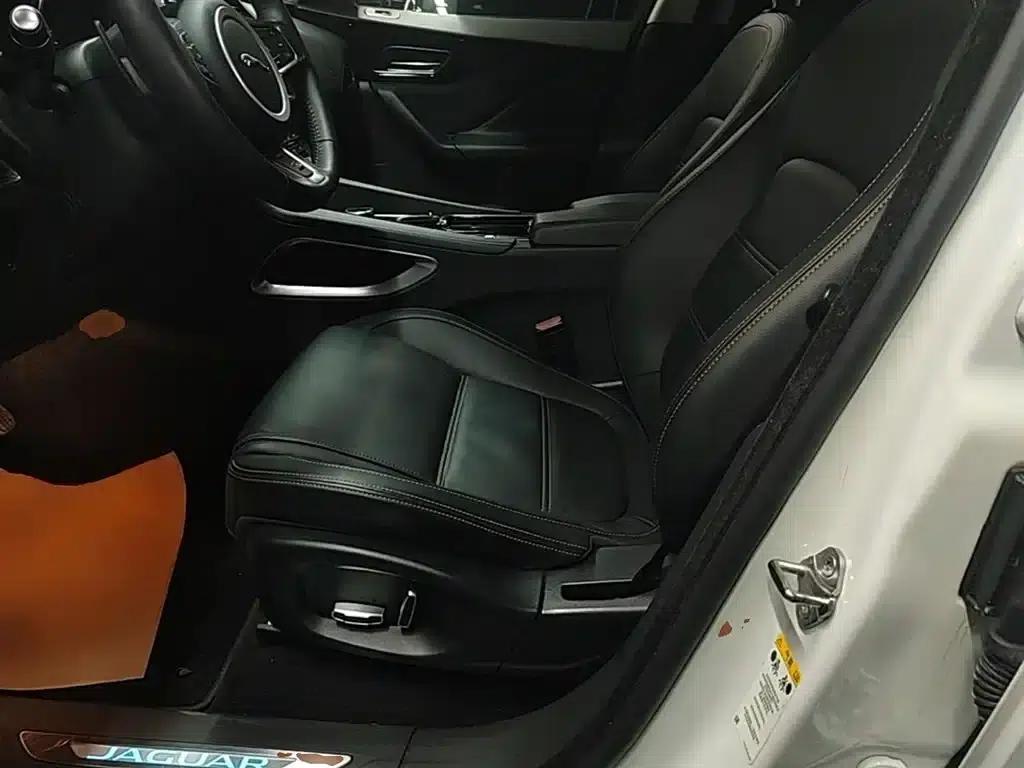 Jaguar F-PACE 2019 2.0T AWD Urban Luxury Edition — миниатюра 15