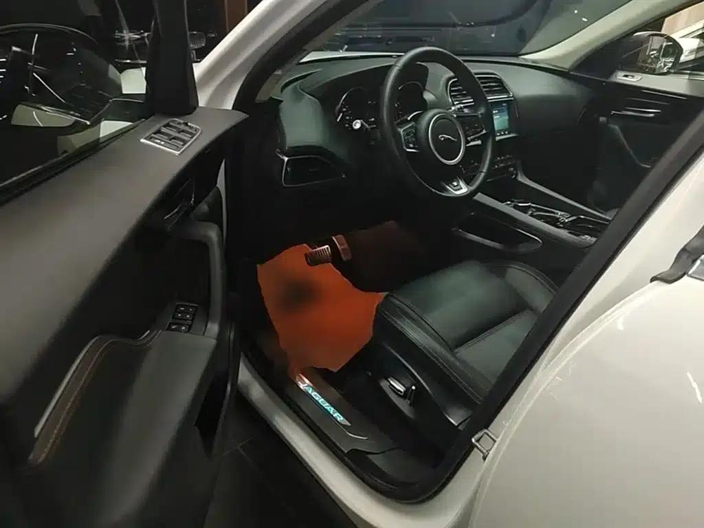 Jaguar F-PACE 2019 2.0T AWD Urban Luxury Edition — миниатюра 16