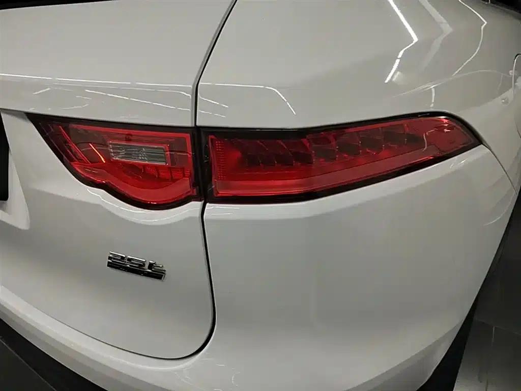 Jaguar F-PACE 2019 2.0T AWD Urban Luxury Edition — миниатюра 8
