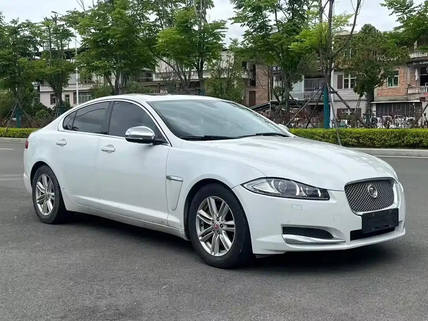 Jaguar XF 2015 XF 2.0T Elegance Edition — миниатюра 3