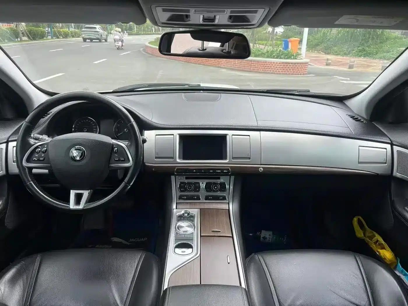 Jaguar XF 2015 XF 2.0T Elegance Edition — миниатюра 4