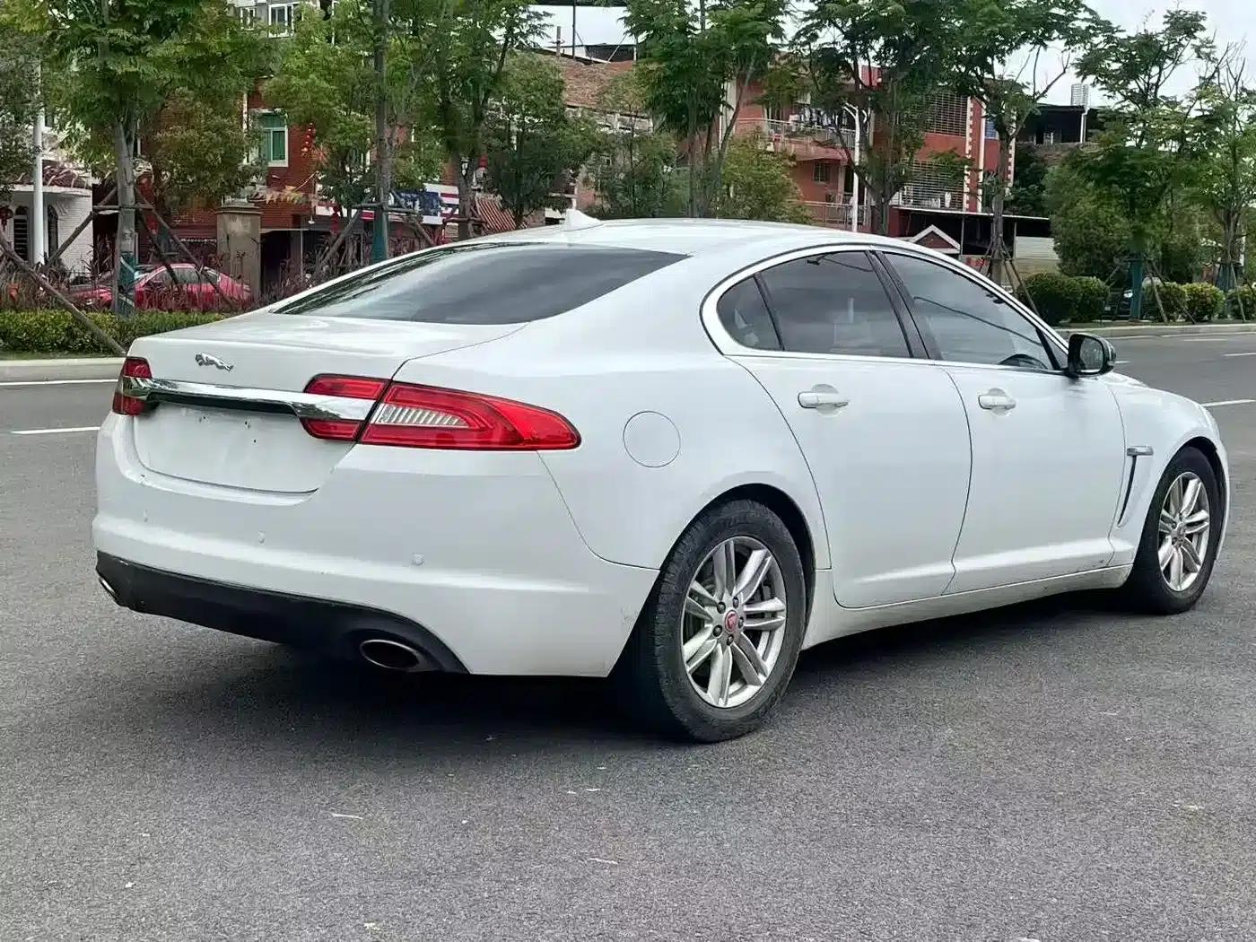 Jaguar XF 2015 XF 2.0T Elegance Edition — миниатюра 7