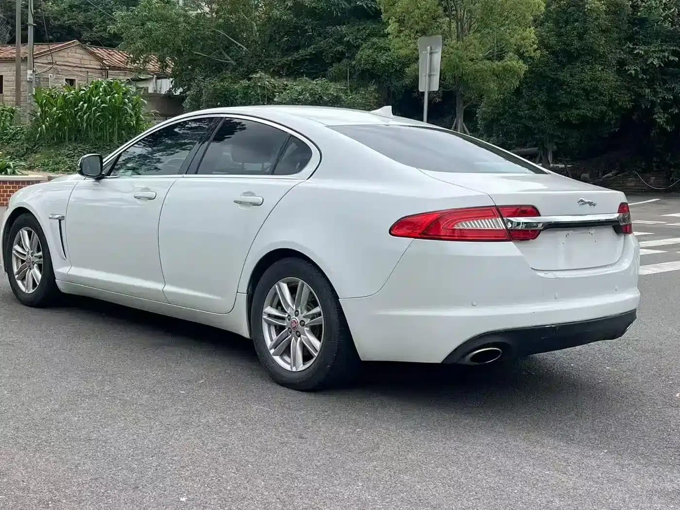 Jaguar XF 2015 XF 2.0T Elegance Edition — миниатюра 9